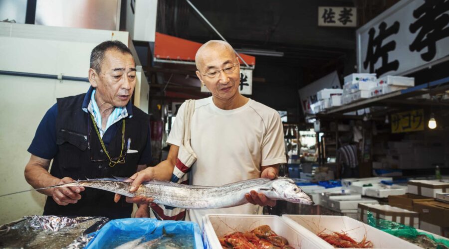 Tsukiji Outer Market – Enjoy the Market Atmosphere While Eating Fresh Seafood